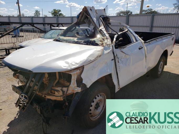 TOYOTA HILUX CS 19/19